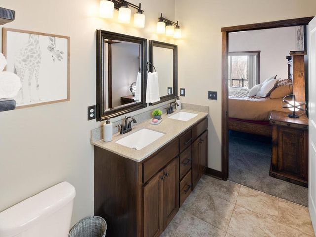 8979 Parkview Circle, Chisago City, MN 55013