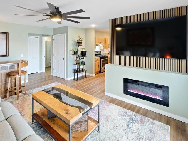 8979 Parkview Circle, Chisago City, MN 55013