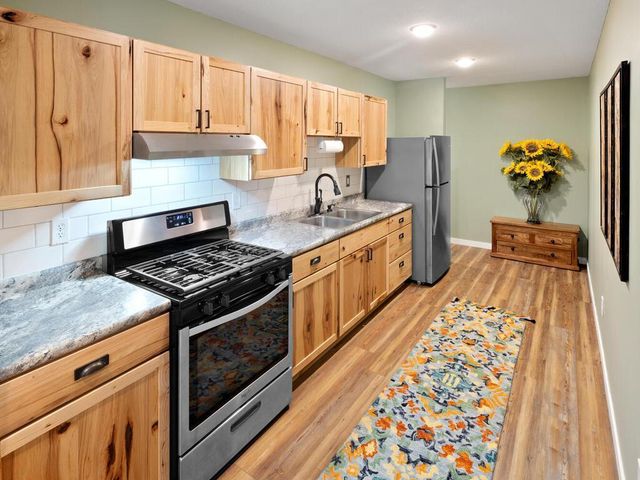 8979 Parkview Circle, Chisago City, MN 55013