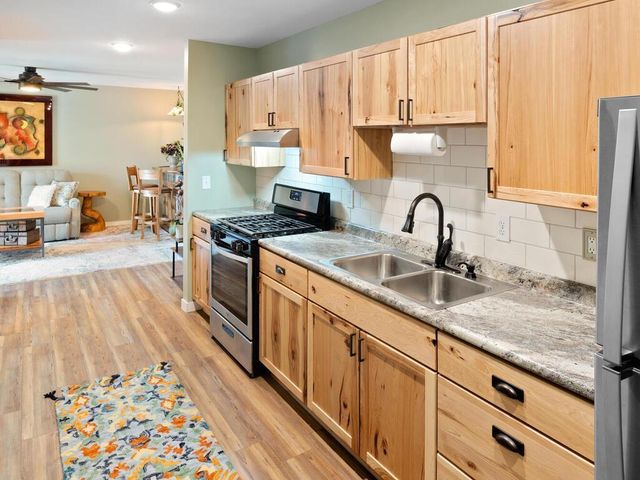 8979 Parkview Circle, Chisago City, MN 55013