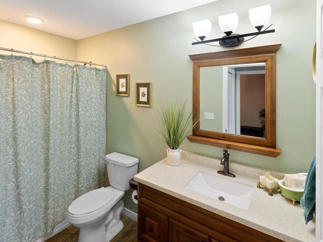 8979 Parkview Circle, Chisago City, MN 55013