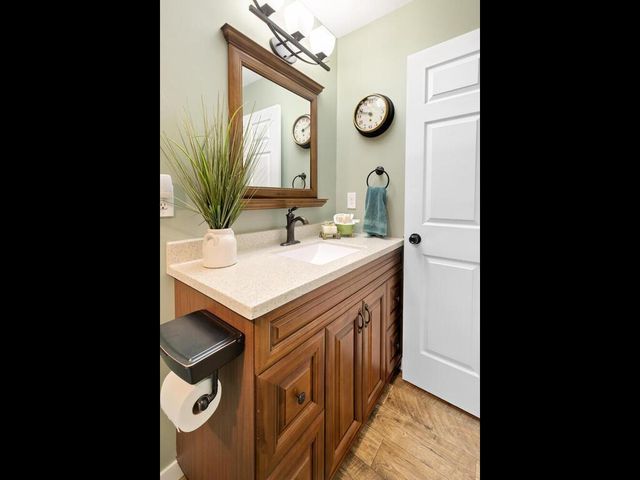 8979 Parkview Circle, Chisago City, MN 55013