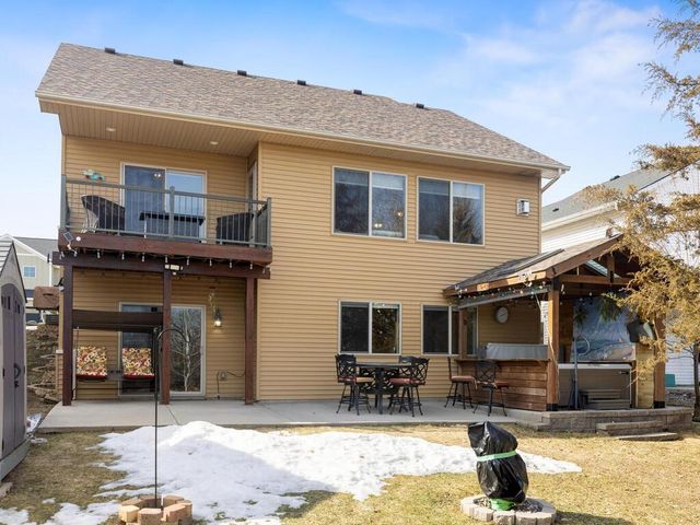 8979 Parkview Circle, Chisago City, MN 55013