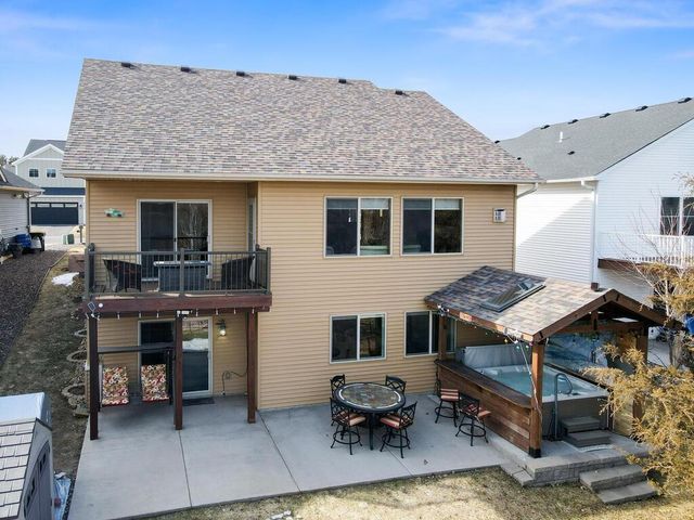 8979 Parkview Circle, Chisago City, MN 55013