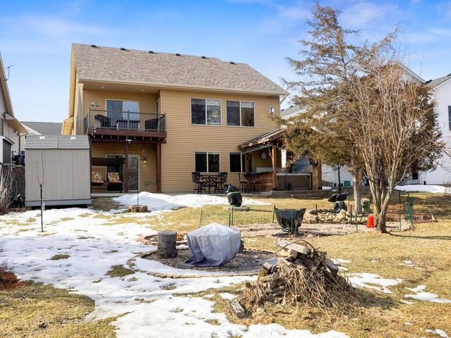 8979 Parkview Circle, Chisago City, MN 55013