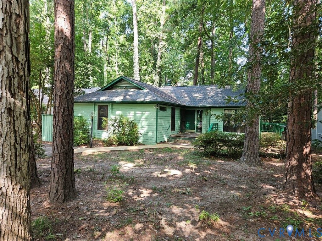 3006 Three Bridges Rd, Midlothian, VA 23112