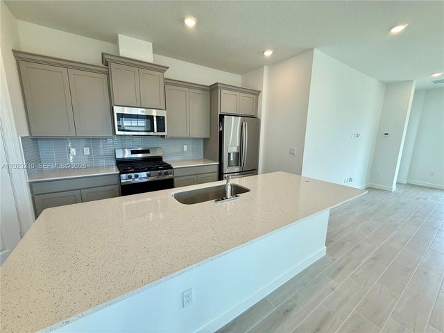 19600 Whispering Creek Rd 19600, Loxahatchee, FL 33470