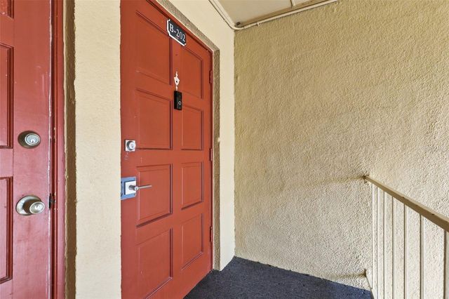 1000 LAKE OF THE WOODS BOULEVARD B202, Fern Park, FL 32730