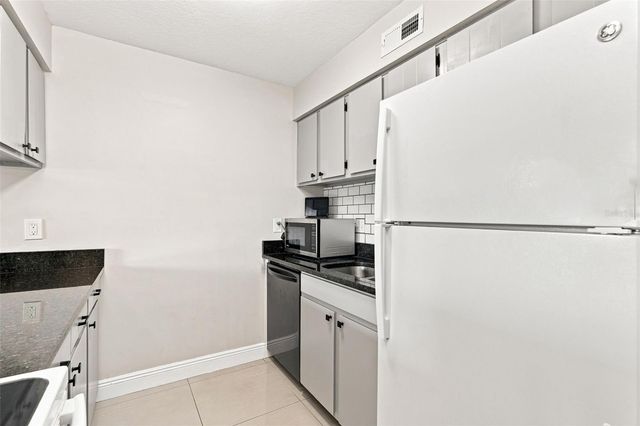 1000 LAKE OF THE WOODS BOULEVARD B202, Fern Park, FL 32730