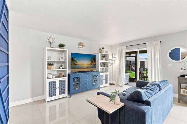 1000 LAKE OF THE WOODS BOULEVARD B202, Fern Park, FL 32730