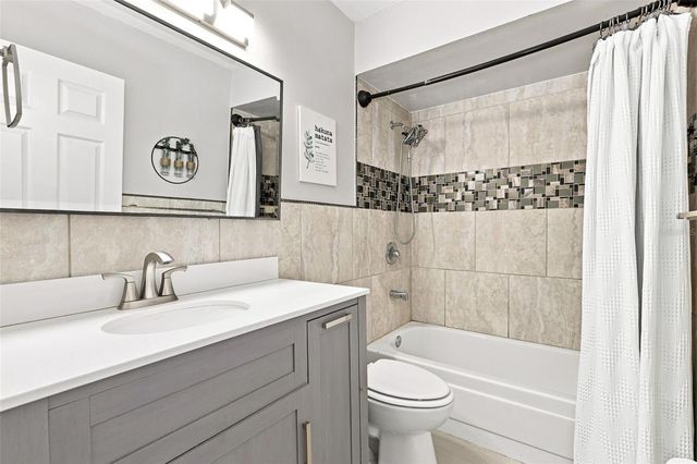 1000 LAKE OF THE WOODS BOULEVARD B202, Fern Park, FL 32730