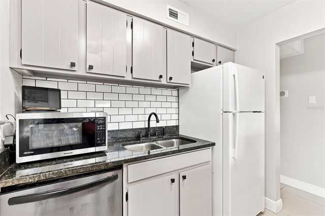 1000 LAKE OF THE WOODS BOULEVARD B202, Fern Park, FL 32730