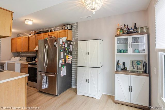 2606 Wildwood Court, Lake Orion, MI 48360