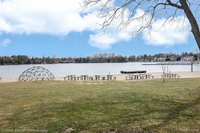 2606 Wildwood Court, Lake Orion, MI 48360