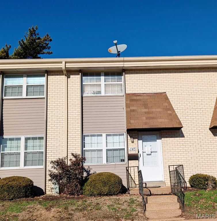 845 Wendevy Court, Ballwin, MO 63011