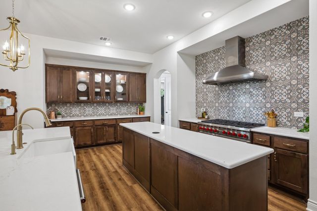 100 W Leaning Madrone DR, Johnson City, TX 78636