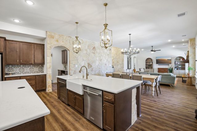 100 W Leaning Madrone DR, Johnson City, TX 78636