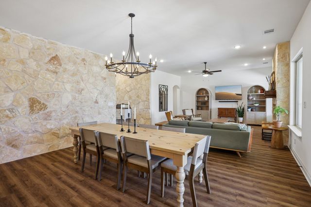 100 W Leaning Madrone DR, Johnson City, TX 78636