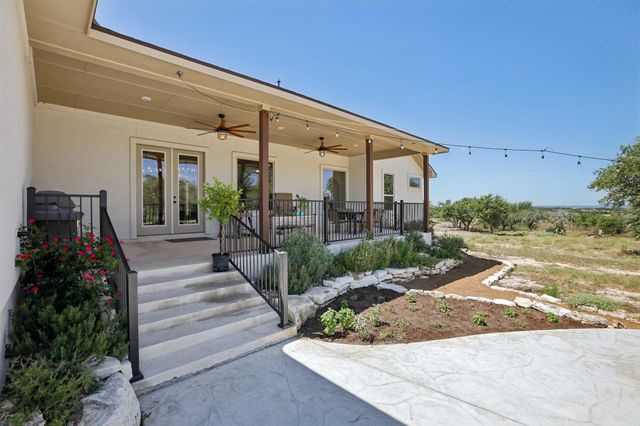 100 W Leaning Madrone DR, Johnson City, TX 78636