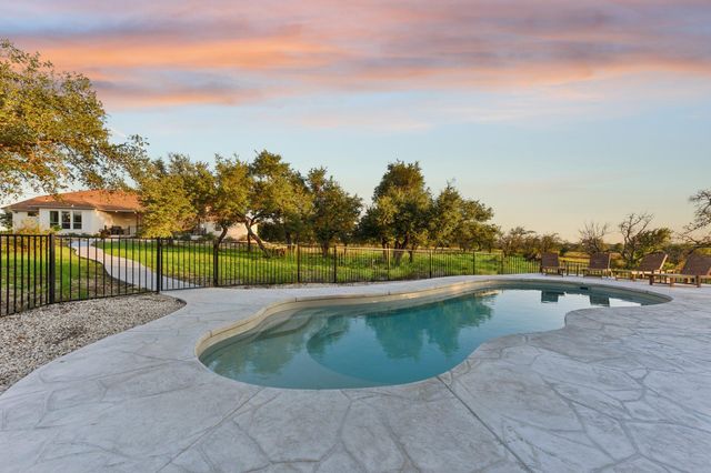 100 W Leaning Madrone DR, Johnson City, TX 78636