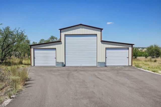 100 W Leaning Madrone DR, Johnson City, TX 78636