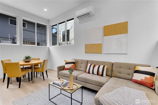 631 W Emerson Street, Seattle, WA 98119