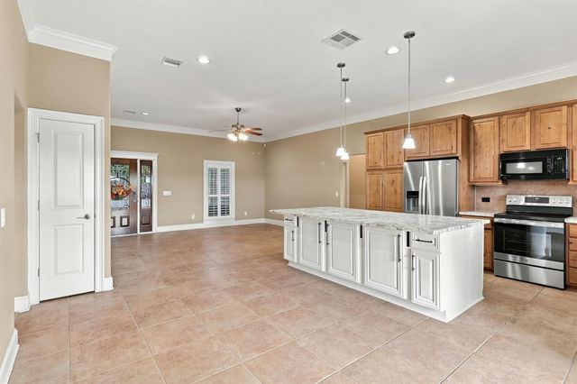 227 Village Dr, Sealy, TX 77474