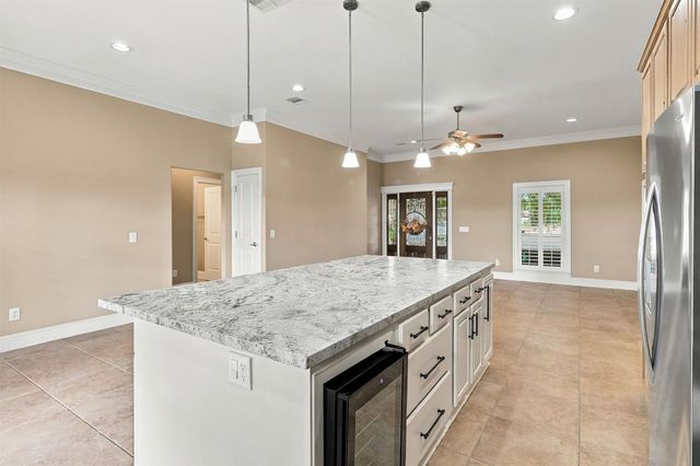 227 Village Dr, Sealy, TX 77474