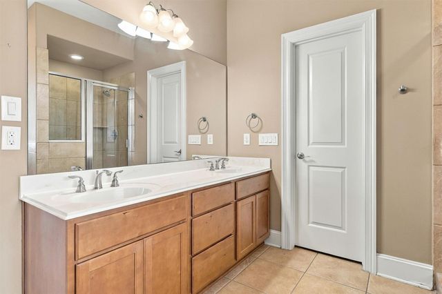 227 Village Dr, Sealy, TX 77474