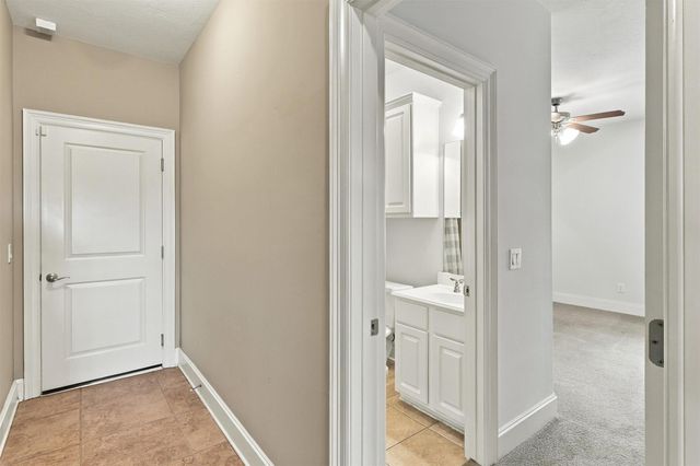 227 Village Dr, Sealy, TX 77474