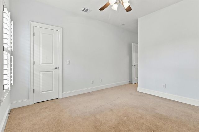 227 Village Dr, Sealy, TX 77474
