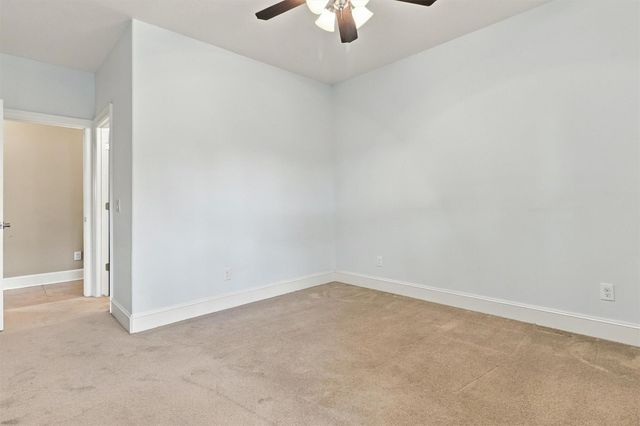 227 Village Dr, Sealy, TX 77474