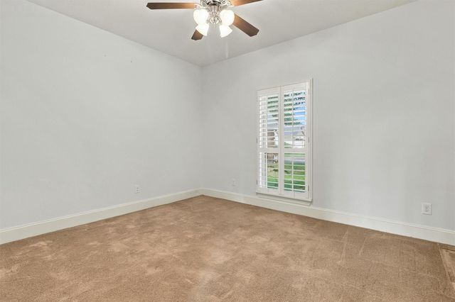 227 Village Dr, Sealy, TX 77474