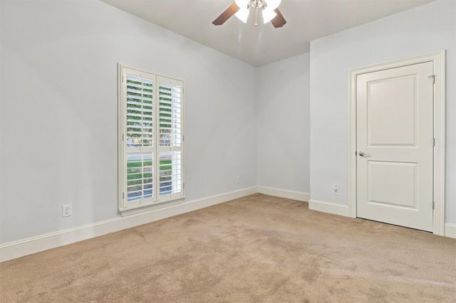 227 Village Dr, Sealy, TX 77474