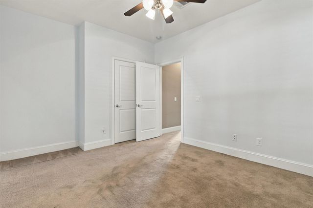 227 Village Dr, Sealy, TX 77474