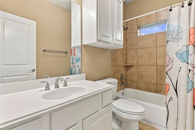 227 Village Dr, Sealy, TX 77474