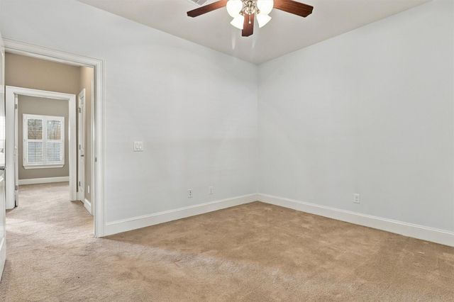 227 Village Dr, Sealy, TX 77474