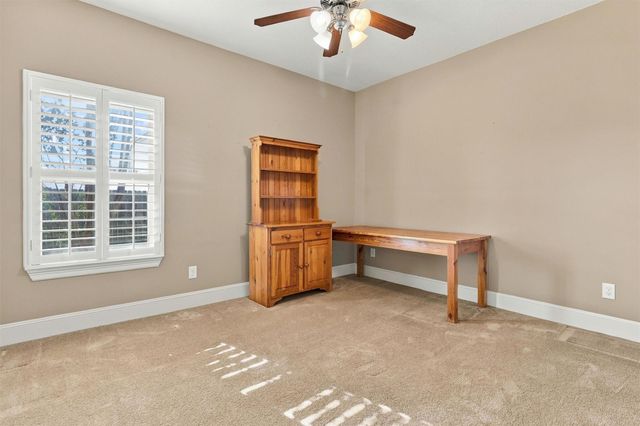 227 Village Dr, Sealy, TX 77474