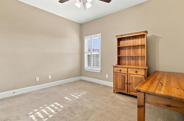 227 Village Dr, Sealy, TX 77474