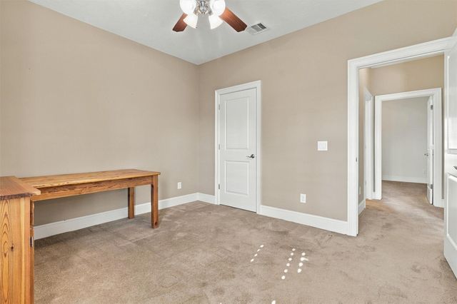 227 Village Dr, Sealy, TX 77474