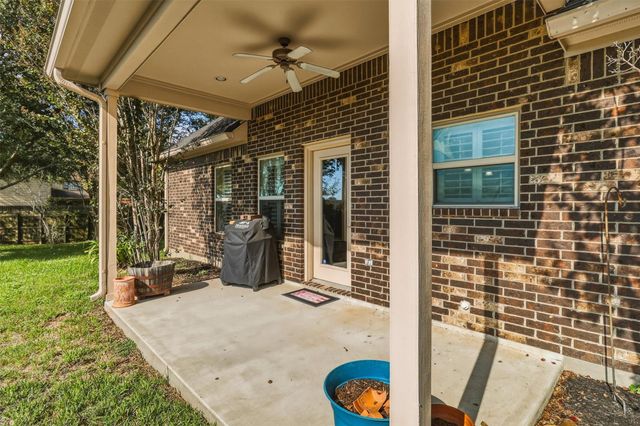 227 Village Dr, Sealy, TX 77474