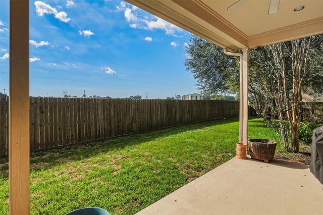 227 Village Dr, Sealy, TX 77474