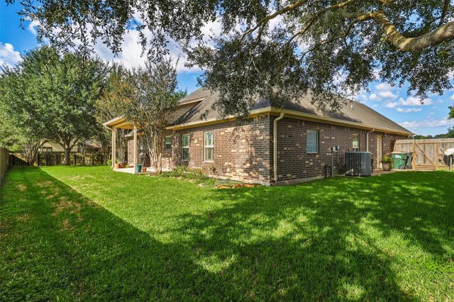 227 Village Dr, Sealy, TX 77474
