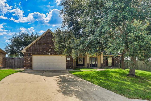 227 Village Dr, Sealy, TX 77474