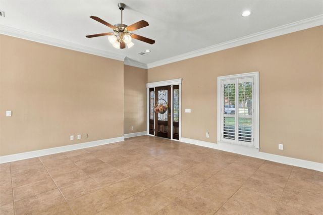227 Village Dr, Sealy, TX 77474