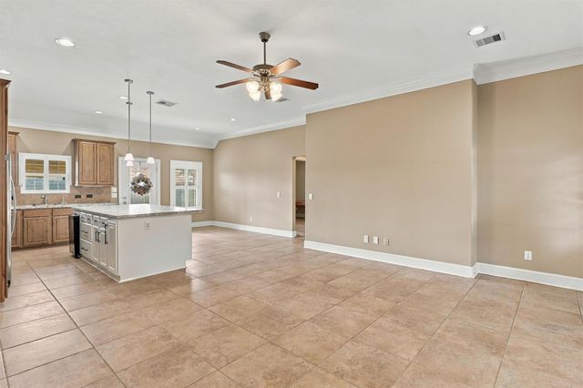 227 Village Dr, Sealy, TX 77474
