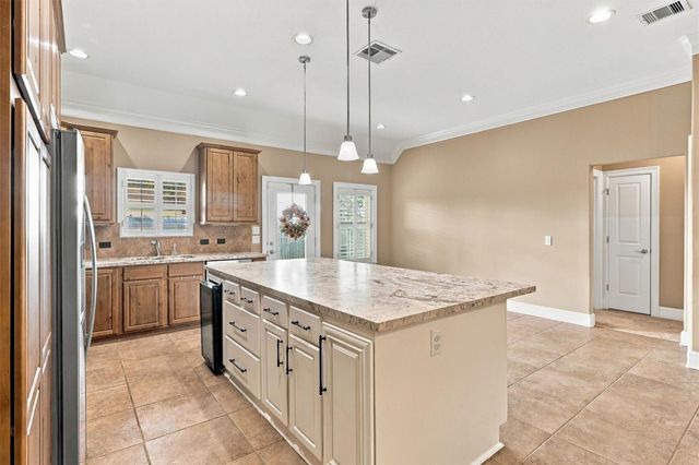 227 Village Dr, Sealy, TX 77474