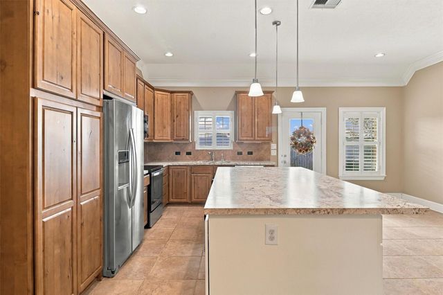 227 Village Dr, Sealy, TX 77474