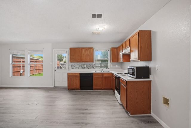 1400 Blazing Star Trail, Burleson, TX 76028