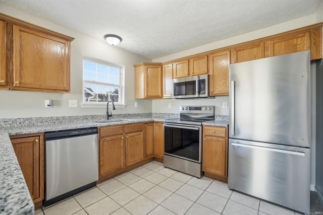 602 Favorite Drive, Dayton, IN 47941